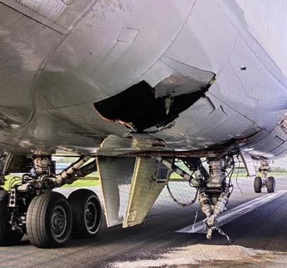 Breaking Cargolux Boeing Loses Part Of Landing Gear During