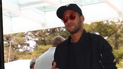 Neymar Sera Opéré Samedi On Connaît La Durée De Sa Convalescence Rtl Info