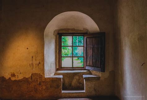 Interior Del Museo Del Antiguo Convento Franciscano De Santa Ana