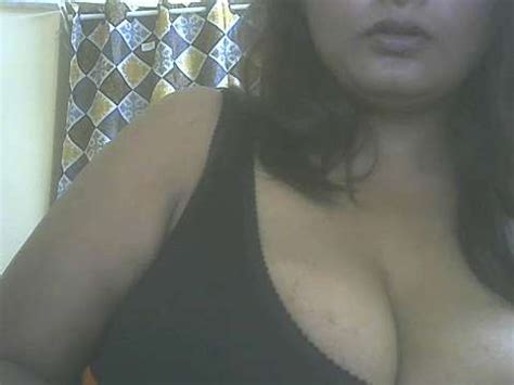 Honey Bonny Naked Stripping On Cam For Live Sex Video Chat HotPinkNipples