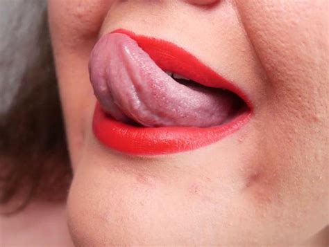 Verführerische Lippensymphonie kein Reden Mollige Frauen