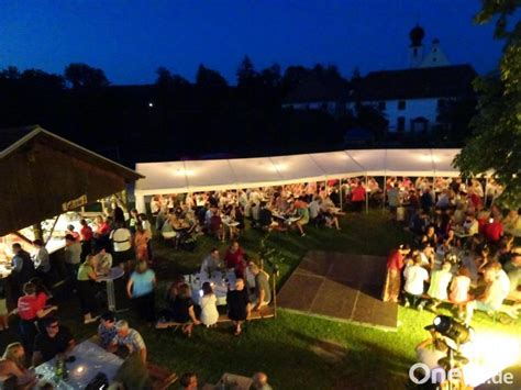 Ansturm Auf Traditionelles Weinfest Im Pfarrgarten Onetz