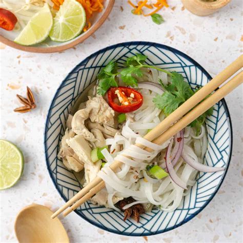 Healthy Chicken Pho Recipe (Is Pho Good For Weight Loss?) - Fitsian ...