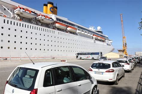 Reggio Calabria Arrivata Al Porto La Nave Da Crociera Neoclassica