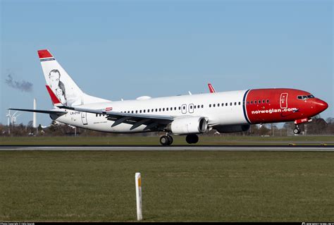 LN DYM Norwegian Air Shuttle AOC Boeing 737 8JP WL Photo By Felix