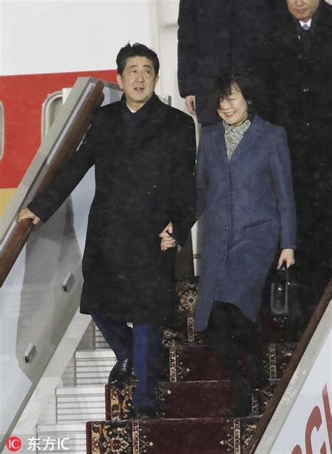 安倍夫婦抵俄向普京索要2島 雙手緊握夫妻同心 每日頭條