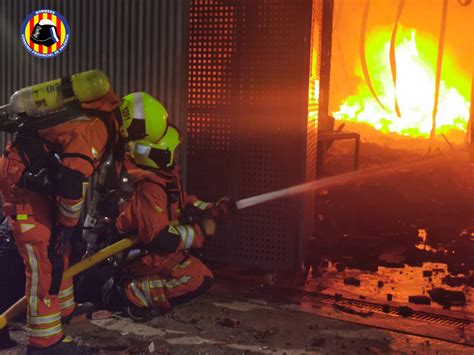 El Consorcio interviene en un incendio industrial en Beniarjó que