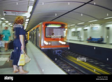 Metropolitana Di Atene Linea Blu Linea 3 La Grecia Europa Foto