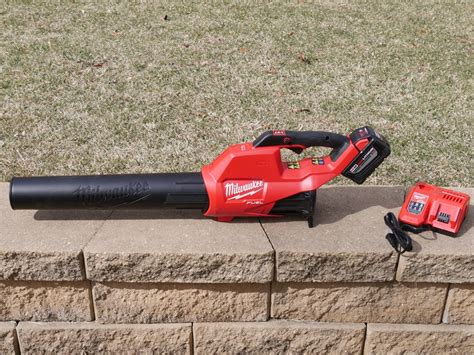 Milwaukee Blower Review - Model 2724 Version 2.0 - Tools in Action