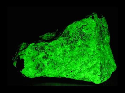 Willemite Franklinite Calcite Hydrozincite Hardystonite Etsy Glow