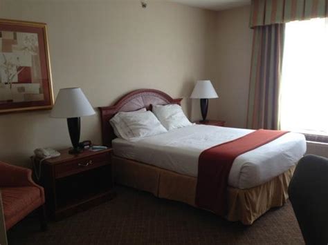 Holiday Inn Express Hotel & Suites Erie (Summit Township) (Erie, PA ...