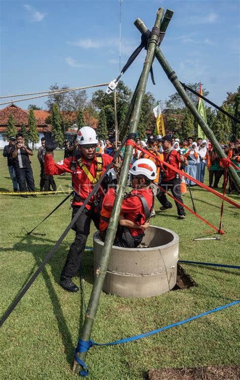 Simulasi Bencana Hari Kesiapsiagaan Antara Foto