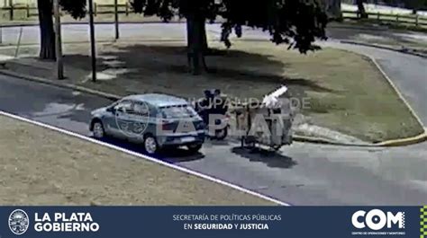 La Plata robaron una barrera de las vías y se la llevaron en moto Perfil