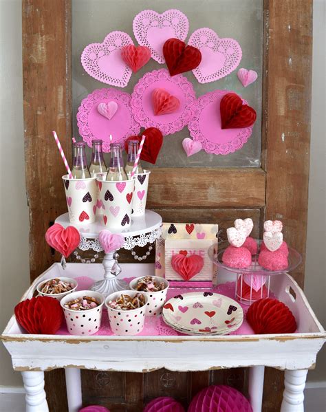 How To Decorate Valentines Table With Reeses Peanut Butter Cups