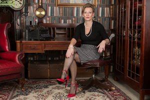 Sexy British Milf XXX Dessert