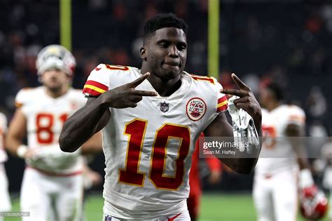 Tyreek Hill Contract, Salary, Net Worth, Top Speed, Age, Height, Weight ...