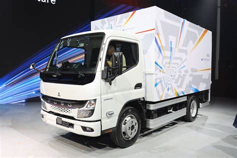 啟動綠能運輸新紀元，fuso Ecanter 電動輕型貨卡正式在台發表！ Carstuff 人車事