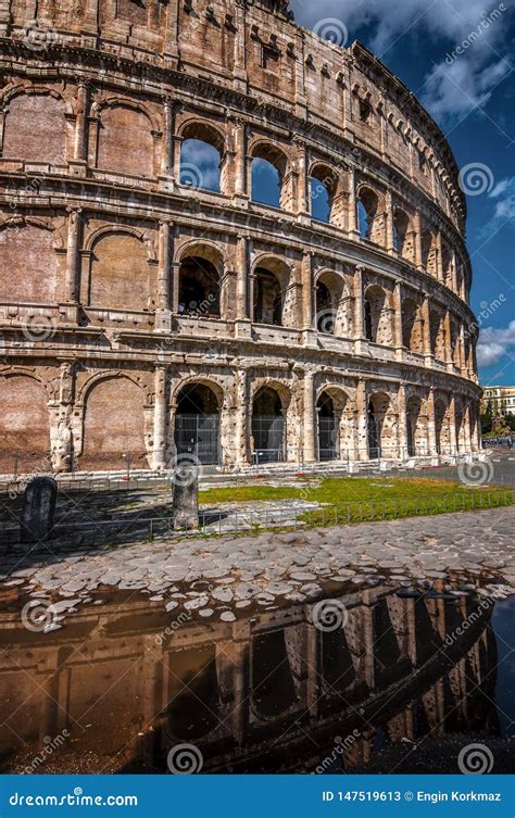 Roman Colloseum En Roma Imagen De Archivo Imagen De Cielo