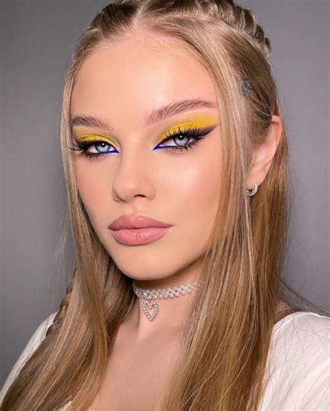 Dominate Your Winter Looks With These Bright Makeup Ideas