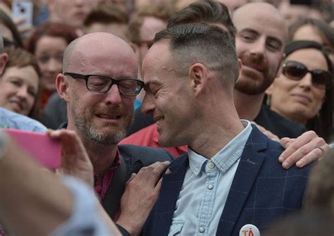 Casamento gay e aborto são legalizados na Irlanda Candeias Mix