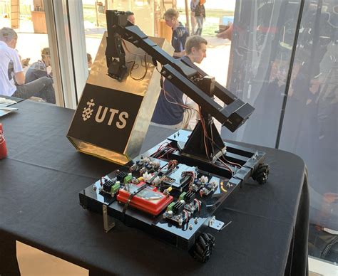 Competition robot picks up (almost) all the balls | Arduino Blog