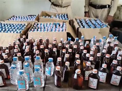 Alcohol Was Being Smuggled By Bike बाइक से हो रही थी शराब की तस्करी पुलिस ने एक युवक को किया