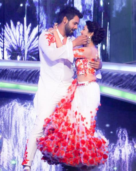 In Pictures Kumkum Bhagya Abhi And Pragyas Romantic Couple Dancing