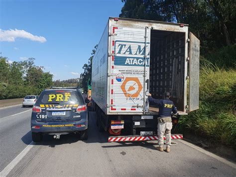 Prf Recupera Caminh O Roubado Na Fern O Dias Brasil Do Trecho