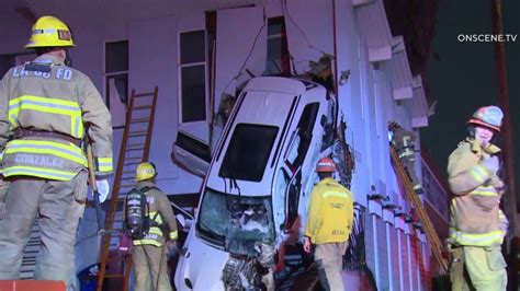 Car Goes Airborne Crashes Into 2nd Floor Of Vernon Building Fox 11