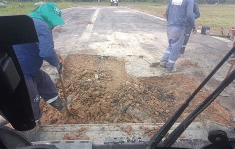 Deracre Inicia Opera O Tapa Buraco Na Pista De Pouso Do Aer Dromo De