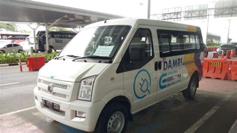 Dukung Elektrifikasi DFSK Gelora E Jadi Armada Mobil Listrik Damri