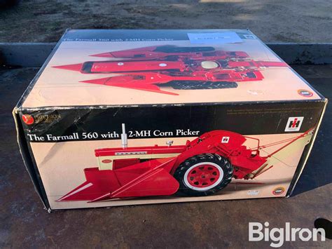 Ertl Precision Series Farmall 560 W 2 Mh Corn Picker Collectible Bigiron Auctions