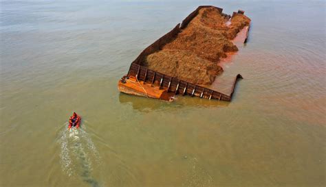 IMIC Kapal Tongkang Bermuatan 4000 Ton Feronikel Tenggelam Di Laut