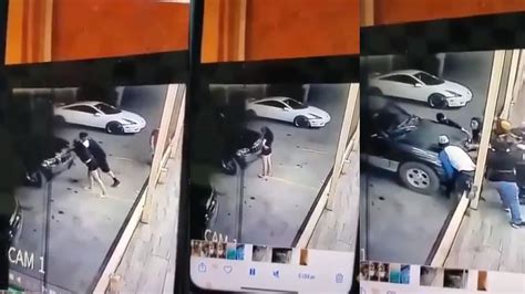 Video Mujer Quiso Empujar Una Camioneta Su Amiga La Atropella Y Muere