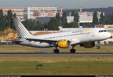 EC HHA Vueling Airbus A320 214 Photo By William Verguet ID 416847