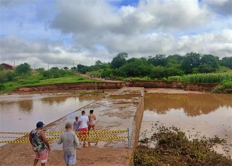 Chuva supera os 90 mm em Alagoinha destrói passagens açudes e deixa