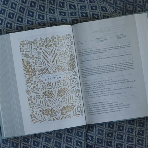 ESV Women's Study Bible - English Standard Version - 9781433572043