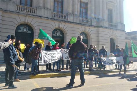 La Protesta De Los Trabajadores Del Sanatorio Llegó Al Municipio Y