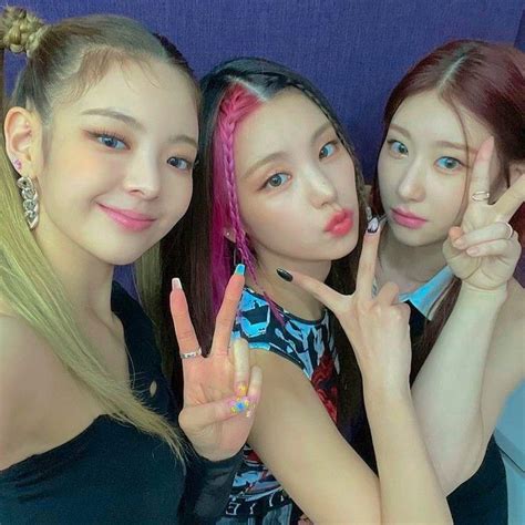 Lia Yeji And Chaeryeong ★ Itzy Kpop Girls Lia