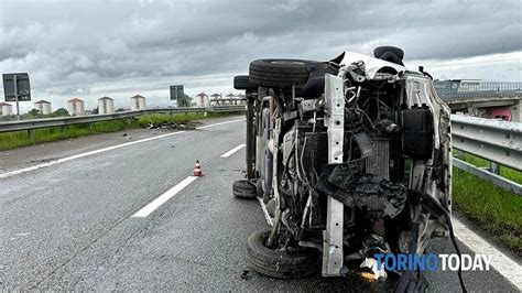 Incidente Nel Raccordo Della Falchera Furgone Ribaltato Maggio