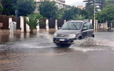 Strade Allagate E Scuole Chiuse Le Immagini Del Maltempo In Sicilia