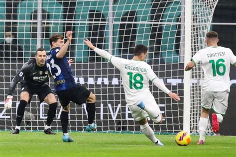 Il Sassuolo Piega Linter 2 0 Luci Azzurre A San Siro Il Giornale D