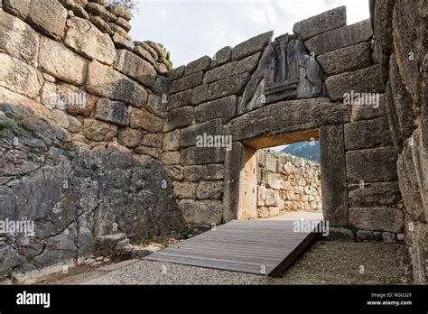 La Famosa Puerta De Los Leones La Entrada Principal De La Ciudadela En