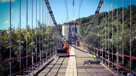 Sainte Rose ouverture partielle du pont suspendu de la Rivière de l