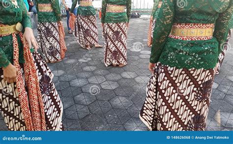 Um Grupo De Meninas Bonitas Do Dan Arino De Yogyakarta Os Trajes