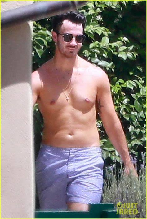 Kevin Jonas Shows Off Shirtless Torso In France Ahead Of Joe Jonas