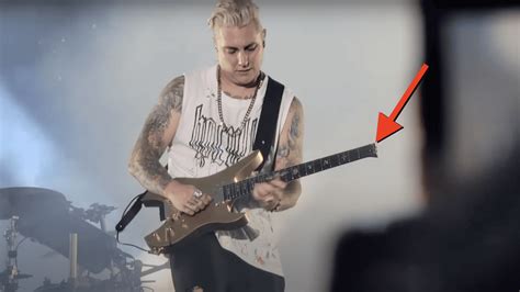 Synyster Gates Used A Mysterious Headless Guitar Live With Avenged