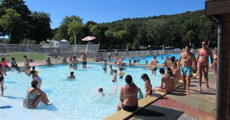 Piscine De Plein Air Des Lacs De La Folie Contrex Ville Destination