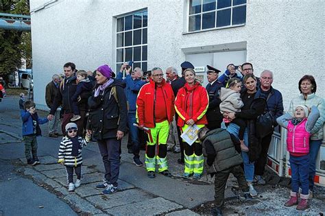 Feuerwehr Friedrichshafen probt bei Hüni Unübersichtliches Gelände