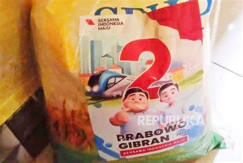 Soal Bansos Bulog Ditempeli Stiker Prabowo Gibran Timnas AMIN Minta